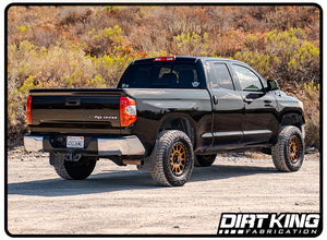 Dirt King 2.5 Smooth Body Shocks | DCA Remote Reservoir (2007-2021 Tundra)